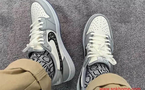 AJ1联名款上线 Dior x Air Jordan 1 还有低帮版本?!实物首次曝光!