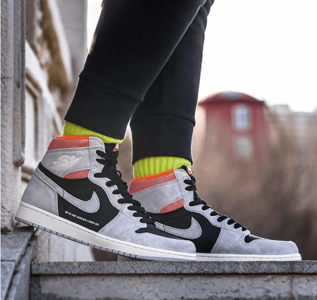 AIR JORDAN 1 AJ1灰白粉 黑脚趾 AJ1高帮灰麂皮字幕标语上脚实拍 货号555088-018