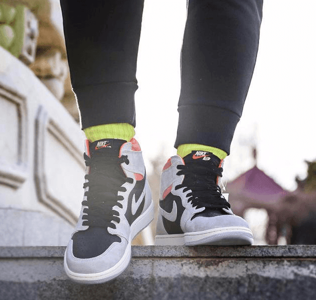 AIR JORDAN 1 AJ1灰白粉 黑脚趾 AJ1高帮灰麂皮字幕标语上脚实拍 货号555088-018