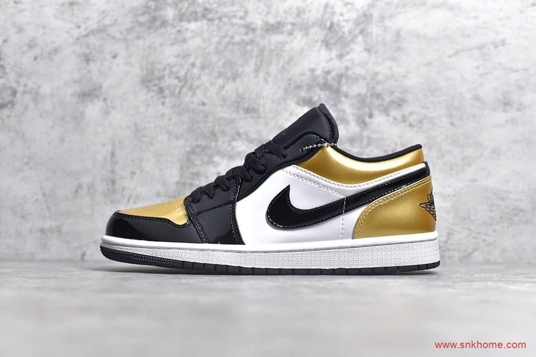 复刻球鞋 OG版本公司级AJ1低帮板鞋 Air Jordan 1 Low 乔1 低帮板鞋 “黑金脚趾” 货号:CQ9447-700