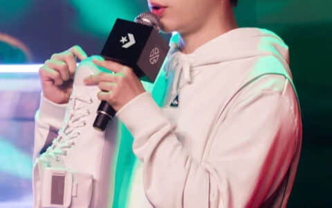 AJ1丝绸为什么这么贵 匡威张艺兴女码鞋为什么这么贵 盘点那些OG版本让人意向不到的价格的鞋款 货号:CD0461-016