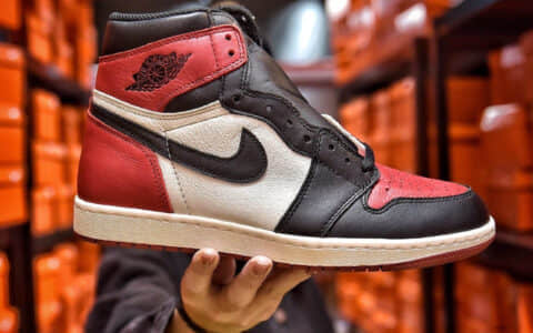 盘点AJ鞋面用的材料都有哪些 AJ漆皮 AJ光皮面 AJ头层牛皮 AJ丝绸都有哪些款