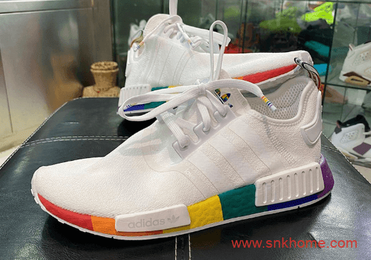 阿迪达斯彩虹底 adidas NMD R1 Pride发售价格 货号FY9024
