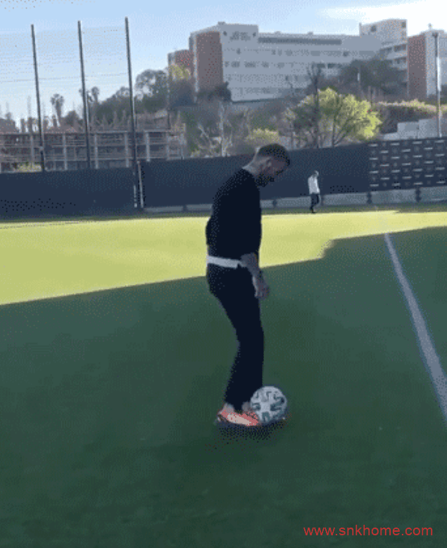 Yeezy Boost 700 MNVN “Orange”  椰子700MNVN橙黑贝克汉姆上脚 货号:FV3258