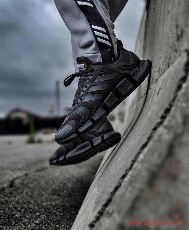 adidas Climacool Vento “Triple Black” 阿迪达斯清风系列毛毛虫跑鞋黑武士 货号:FX7841