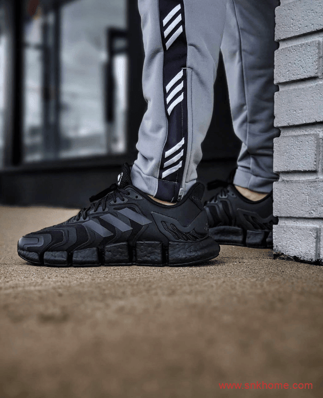 adidas Climacool Vento “Triple Black” 阿迪达斯清风系列毛毛虫跑鞋黑武士 货号:FX7841