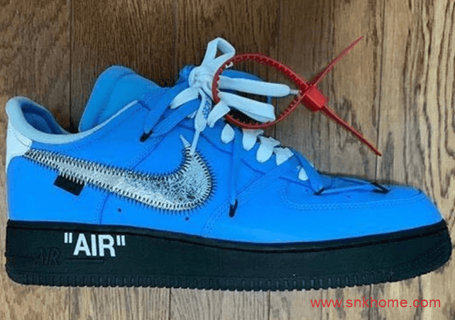 Virgil 上脚的神秘 OFF-WHITE x AF1蓝黑配色 耐克空军天蓝色鞋面液态银色的 Swoosh设计超级酷