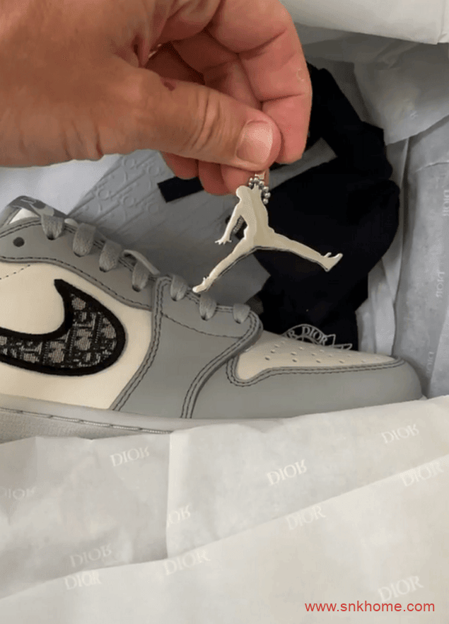 Dior x Air Jordan 1 Low 迪奥AJ联名低帮特殊礼盒版本货量有增加 AJ迪奥联名发售价格 货号:CN8608-002