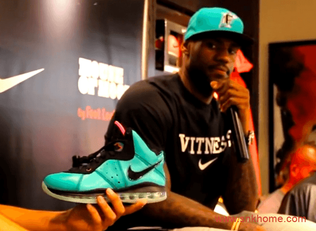 Nike LeBron 8 “Hardwood Classic” 终于来了 詹姆斯8代战靴复刻蓝橙配色 货号:CV1750-400