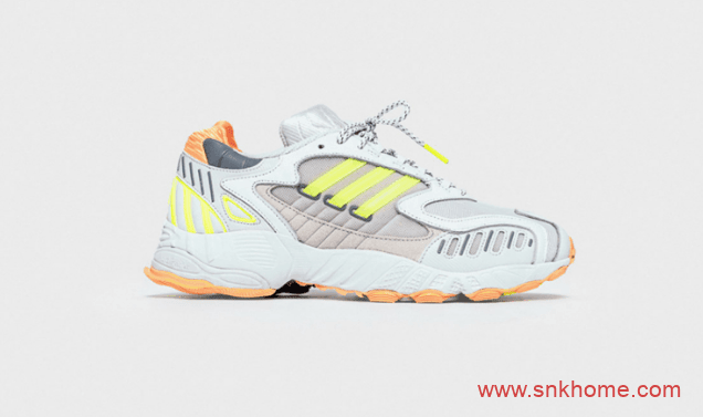 阿迪达斯与知名鞋店店铺联名打造 adidas Torsion TRDC阿迪达斯白灰色网面三杠跑鞋官图