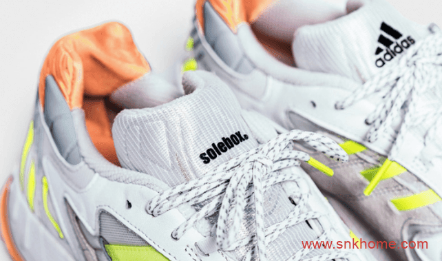 阿迪达斯与知名鞋店店铺联名打造 adidas Torsion TRDC阿迪达斯白灰色网面三杠跑鞋官图