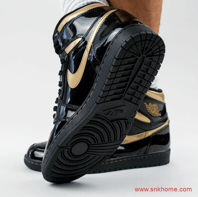 Air Jordan 1 High OG AJ1黑金漆皮上脚图曝光 货号:555088-032