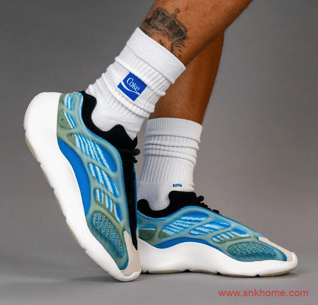 椰子700V3极光配色入手渠道 adidas Yeezy 700 V3 Azareth 椰子700白蓝三代 货号：G54850