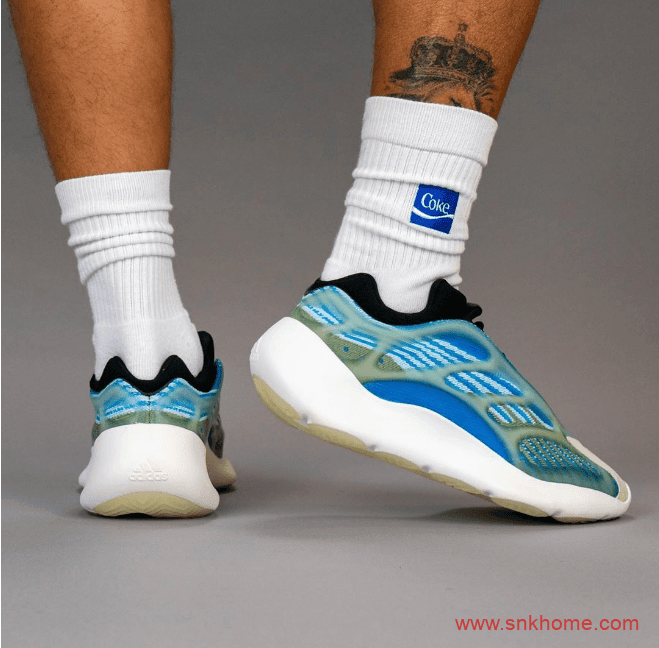 椰子700V3极光配色入手渠道 adidas Yeezy 700 V3 Azareth 椰子700白蓝三代 货号：G54850