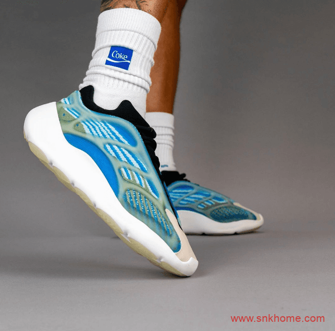 椰子700V3极光配色入手渠道 adidas Yeezy 700 V3 Azareth 椰子700白蓝三代 货号：G54850