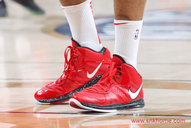 詹姆斯8代球鞋复刻发售 Nike LeBron 8 QS “Gym Red” 詹姆斯红色全掌气垫篮球鞋 货号:CT5330-600