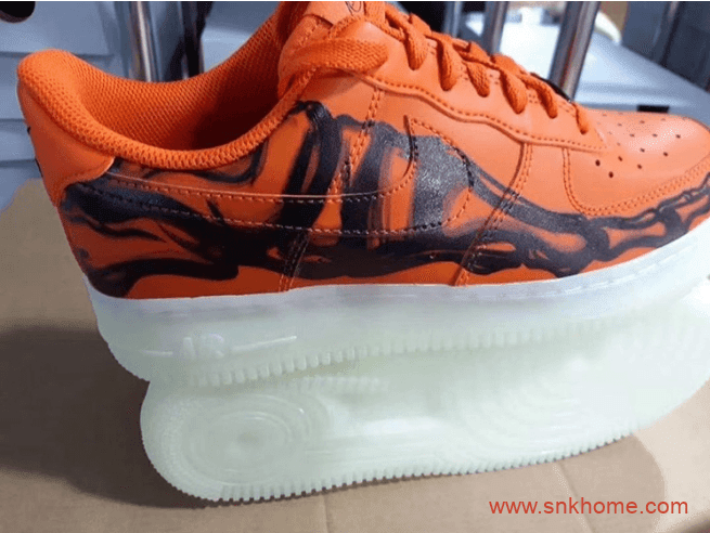 耐克空军万圣节限定Nike Air Force 1 Skeleton “Brilliant Orange” 空军X光透视骨骼效果 货号：CU8067-800