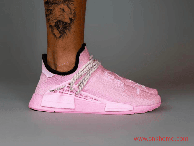 阿迪达斯菲董樱花粉 Pharrell x adidas NMD Hu 阿迪达斯菲董联名新款发售 货号：GY0088