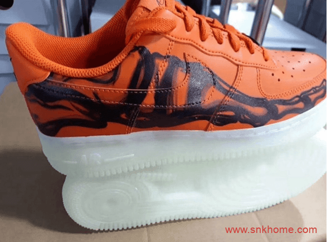 耐克空军一号万圣节限定 Nike Air Force 1 “Skeleton Orange” 空军夜光底耐克万圣节 货号:CU8067-800
