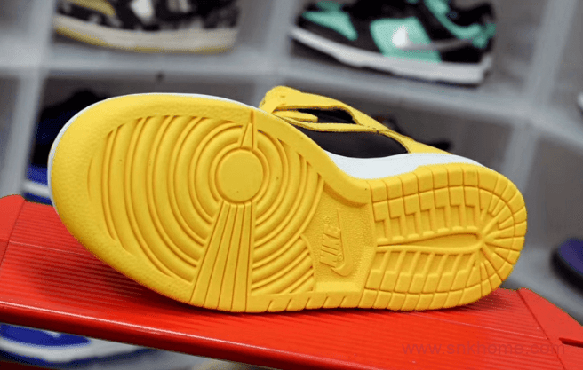 耐克Dunk SB武当配色高帮 Nike Dunk High SP "Varsity Maize" 耐克Dunk SB黑黄高帮板鞋发售日期 货号:CZ8149-002