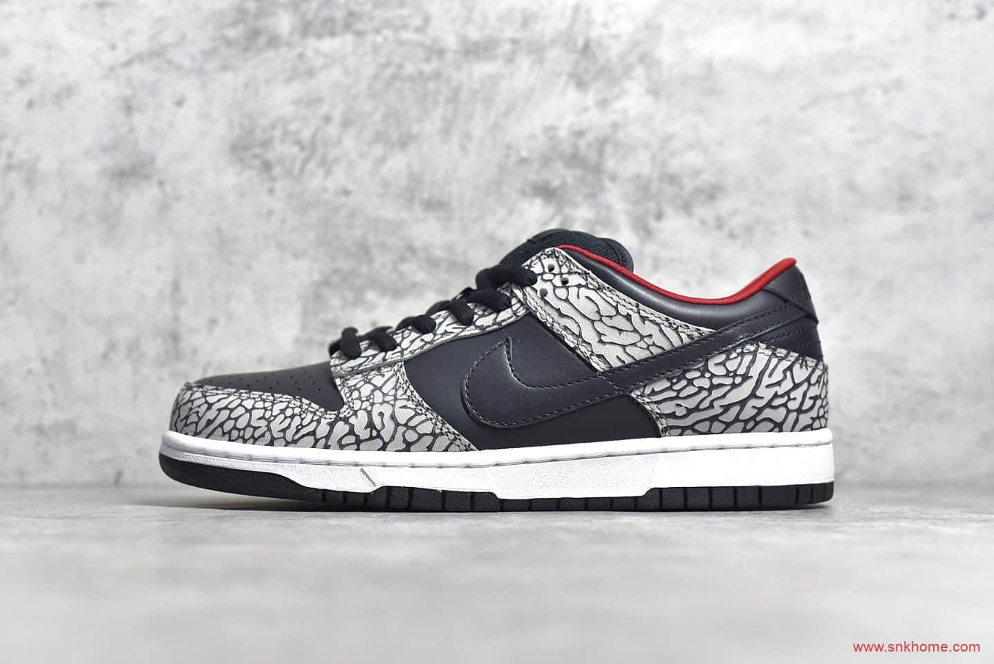 耐克Dunk SB黑水泥爆裂纹 Superme ×NIKE Dunk SB Low NYC 耐克黑色低帮板鞋 货号:304292-001