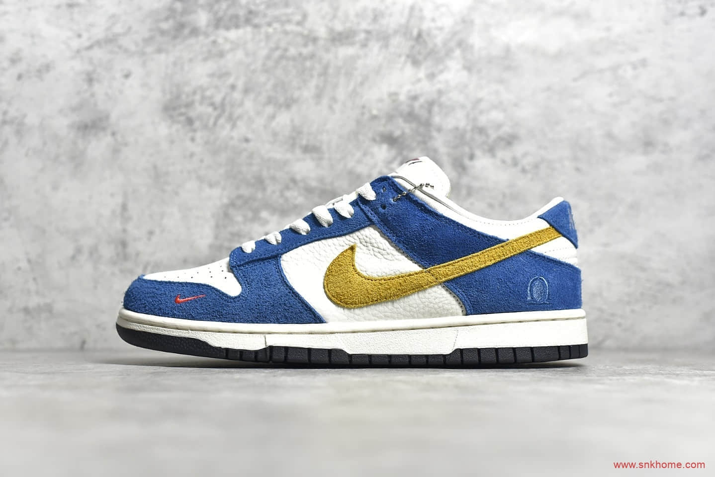 耐克Dunk Kasina联名 Kasina x NIKE Dunk Low " 80s Bus " 耐克Dunk韩国限定白蓝麂皮低帮 货号:CZ6501-100