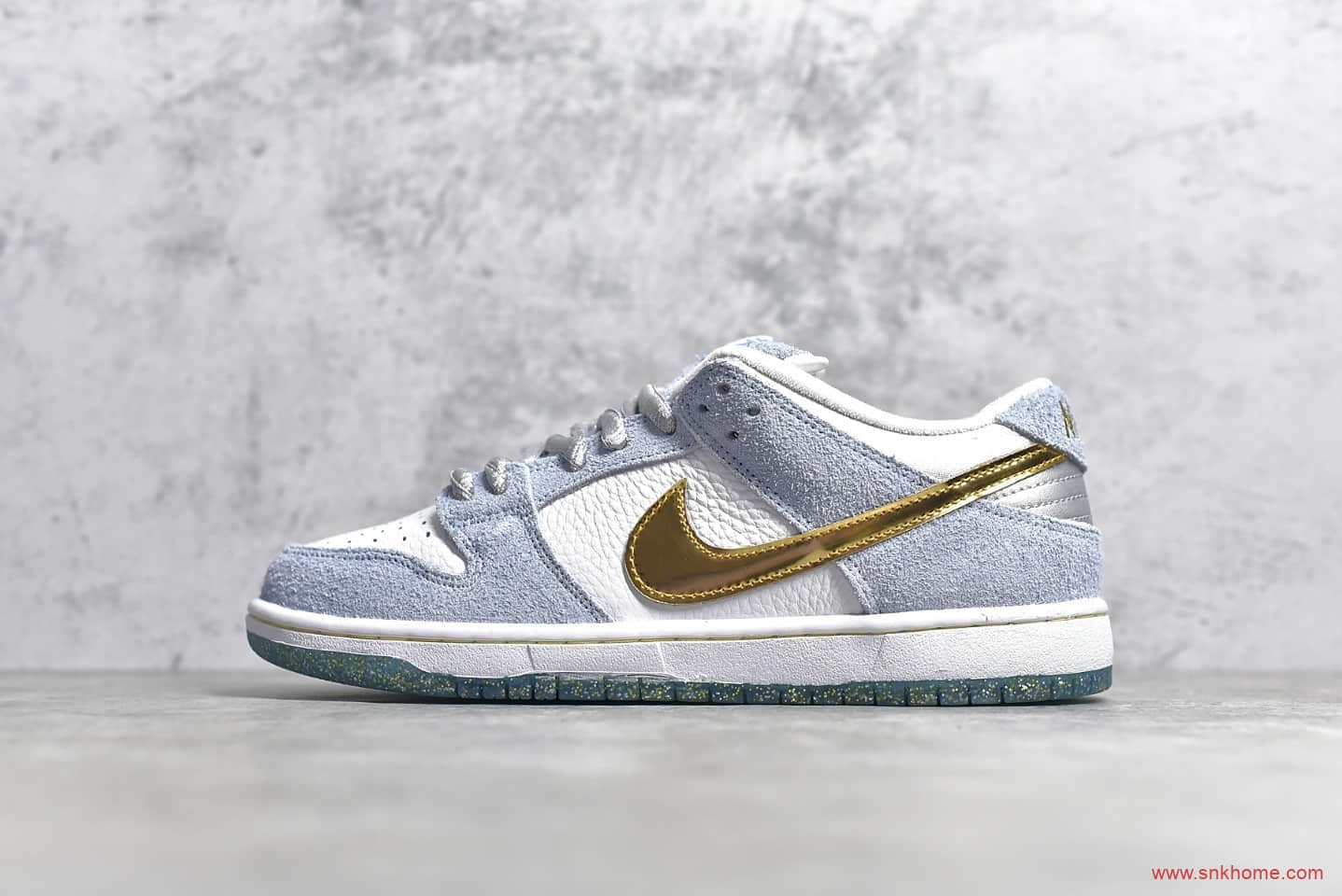 耐克SB Dunk冰雪奇缘 Sean Cliver x NIKE SB Dunk Low Pro QS 耐克联名款滑板鞋 货号:DC9936-100