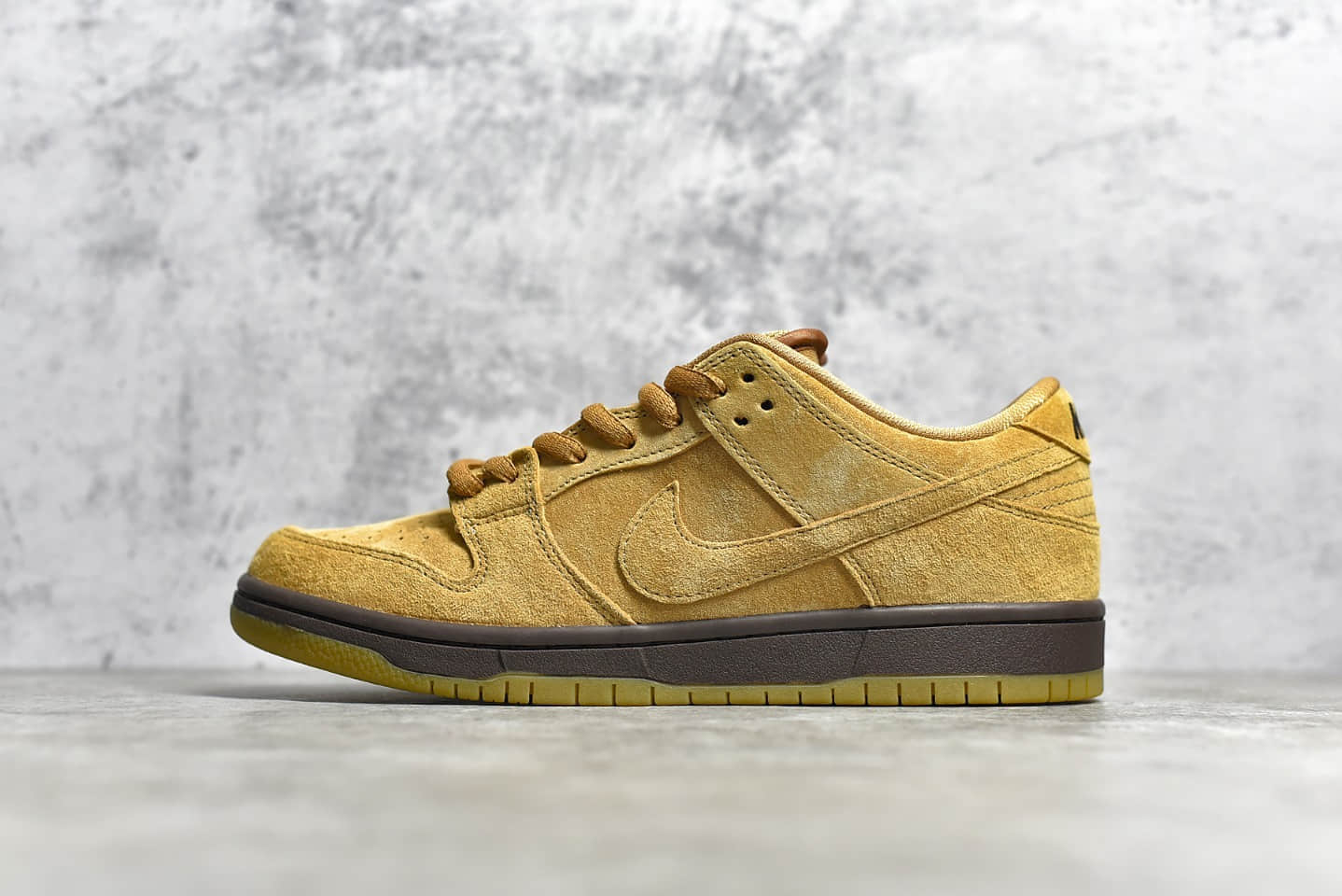 耐克SB Dunk小麦低帮板鞋 NIKE SB Dunk Low 纯原版本耐克小麦色板鞋深棕色搭配生胶大底 货号:BQ6817-204
