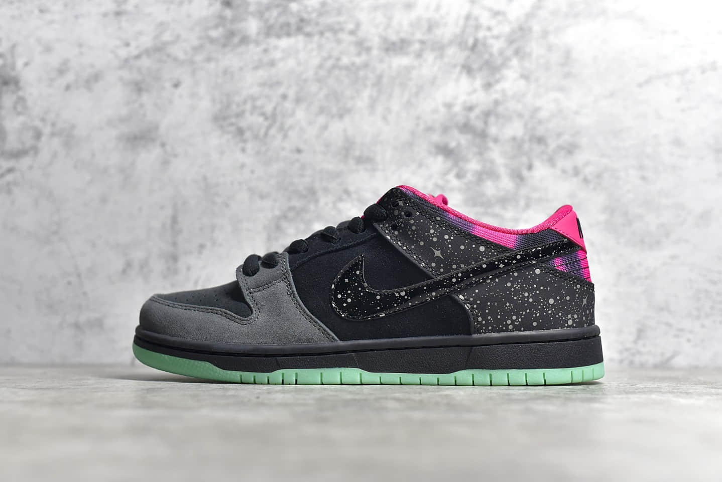 耐克Dunk SB北极光 Premier x NIKE SB Dunk Low 耐克Dunk黑红色低帮 货号:724183-063