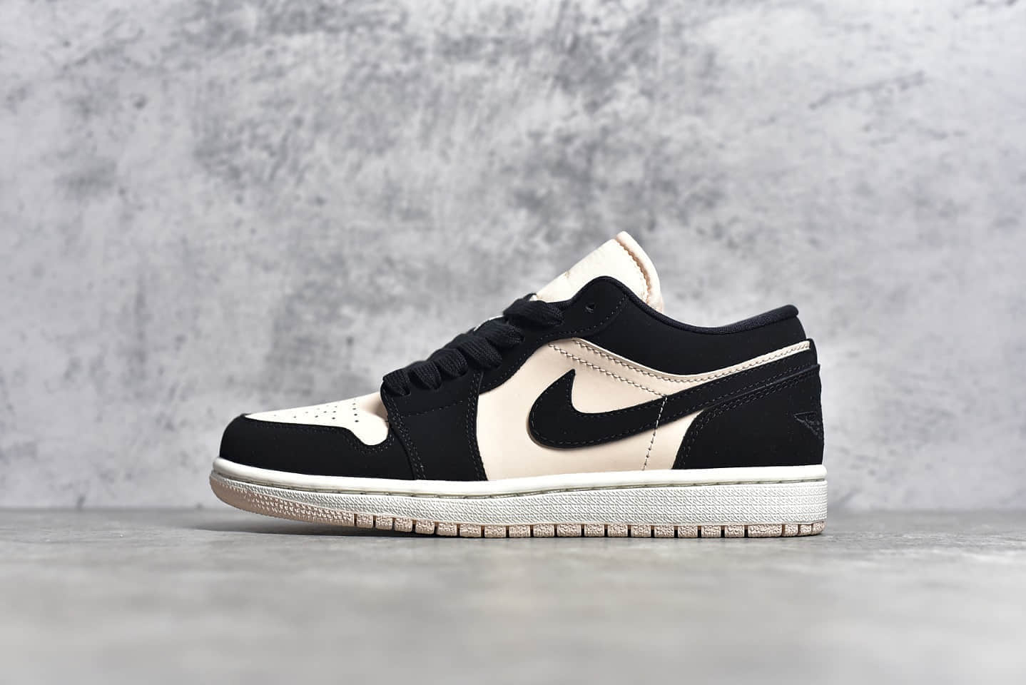 AJ1黑粉低帮 AJGS版本 Air Jordan 1 低帮 莆田顶级YH纯原版本 货号：DC0774-003