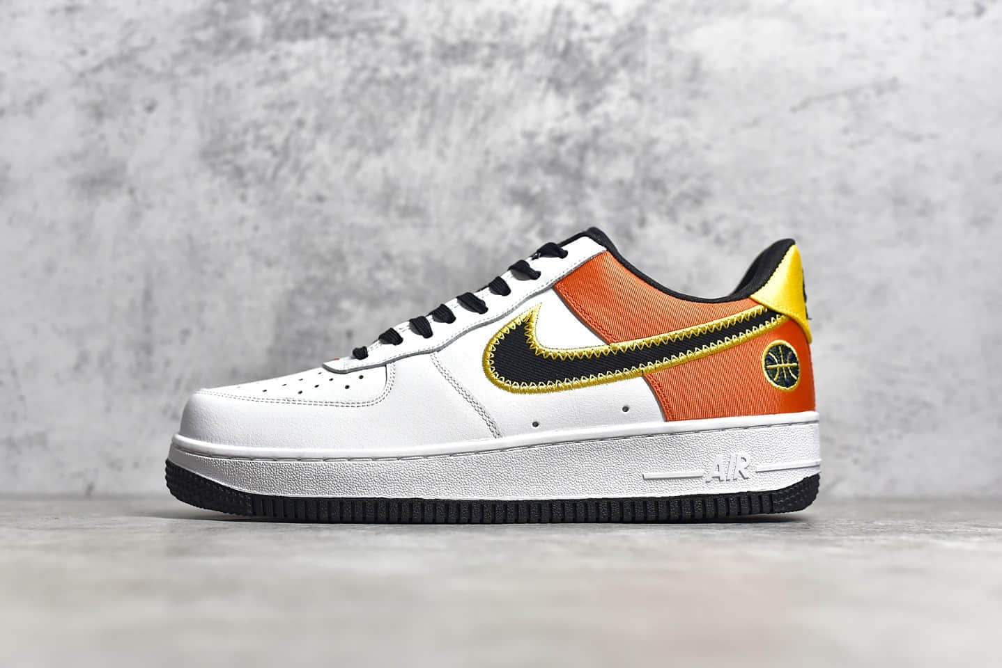 耐克空军黑白刺绣白橙色低帮 NIKE Air Force 1'07 Low 空军一号黑白刺绣低帮休闲板鞋 货号:CU8070-100