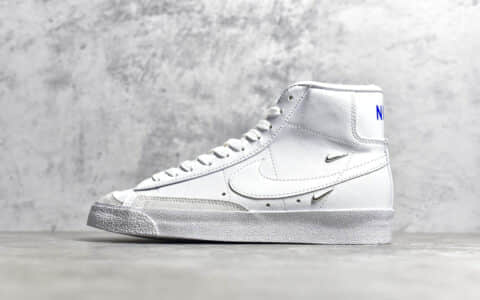 耐克开拓者白蓝银标硫化高帮板鞋 NIKE Blazer Mid ’77 SE”Chrome Luxe”白蓝银标 货号：CZ4627-100