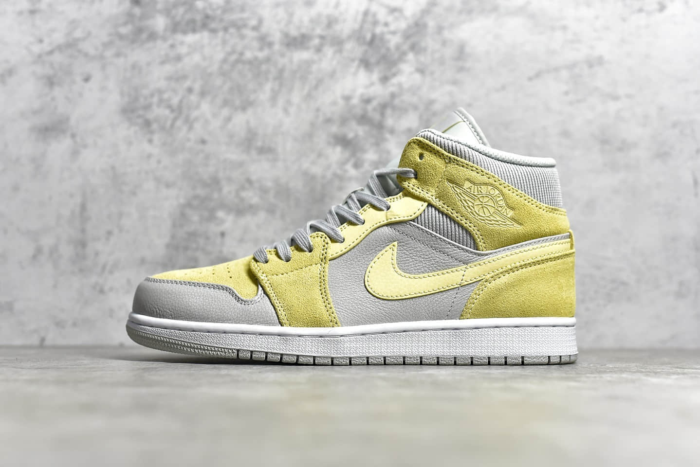AJ1棕灰中帮鞋LC纯原版本 Air Jordan 1 Mid棕灰 AJ1麂皮灯芯绒材质搭配 货号：DA4666-001