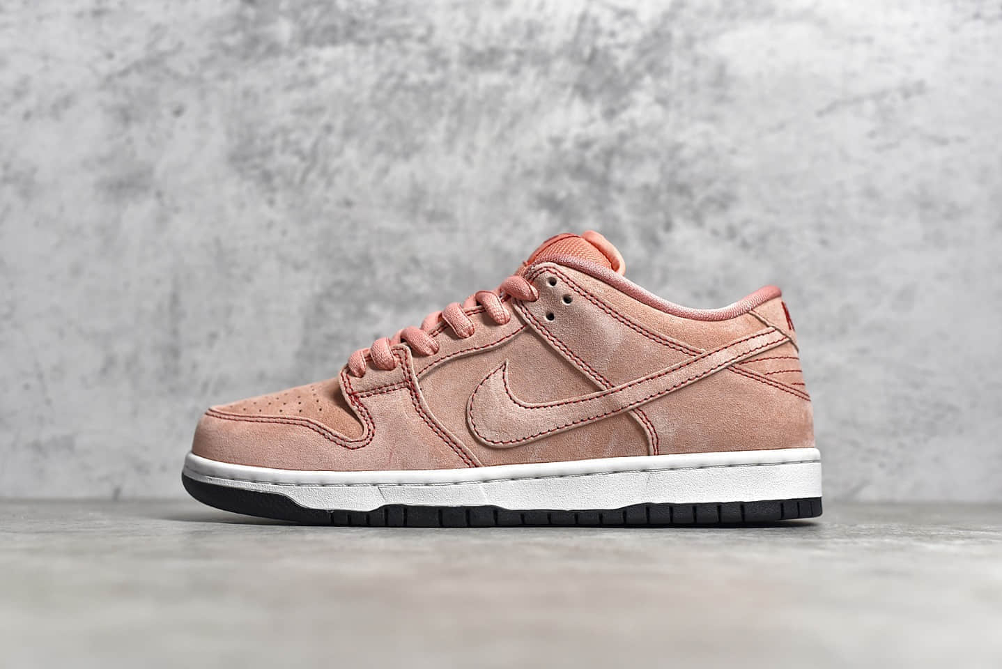 耐克Dunk SB粉红麂皮低帮 NIKE SB Dunk Low Pink Pig 耐克Dunk SB粉红猪保时捷917/20 货号:CV1655-600