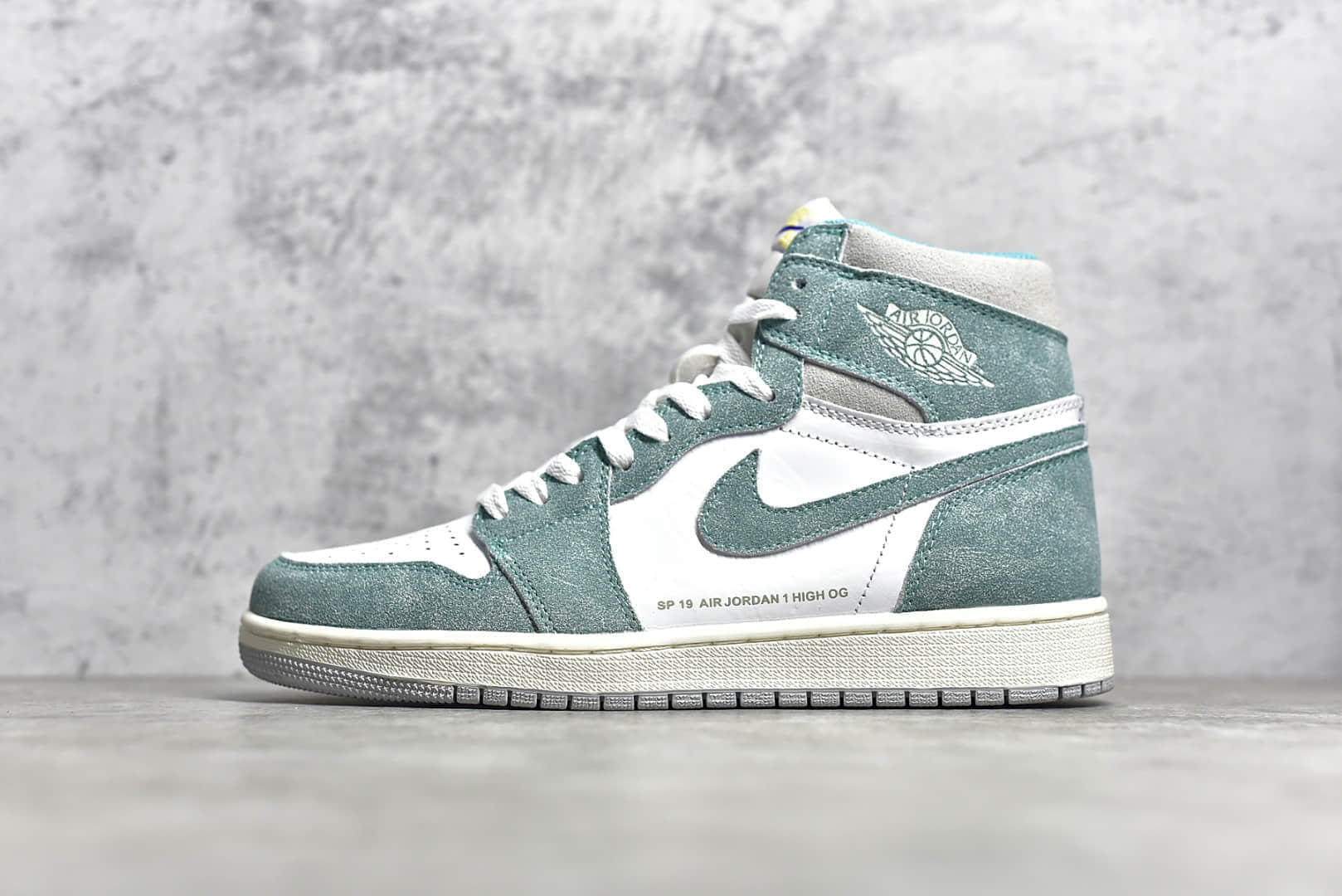 AJ1白绿蒂芙尼高帮 Air Jordan 1 Retro “Turbo Green” 纯原版本AJ1白绿麂皮高帮 货号:555088-311