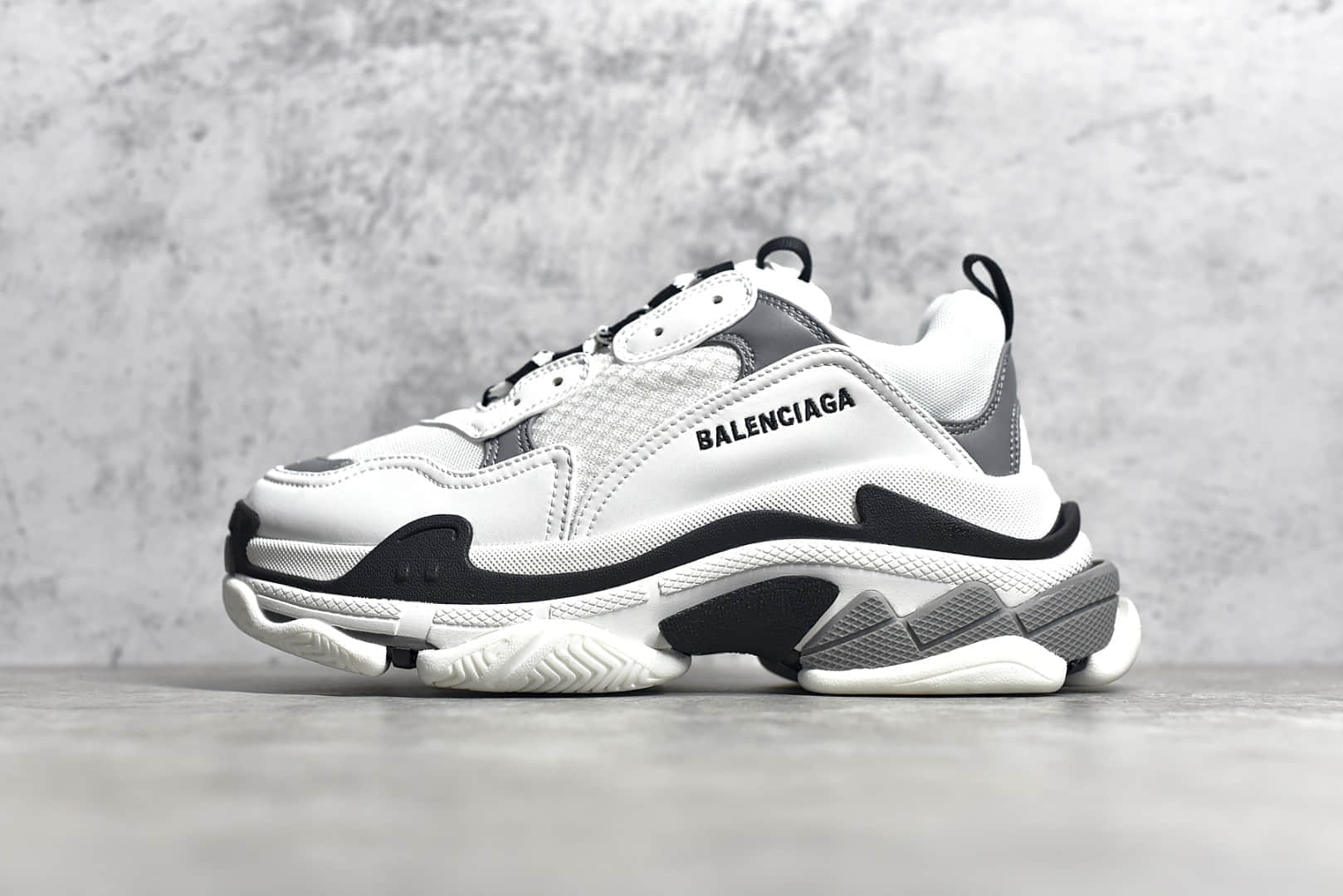 巴黎世家黑白灰一代老爹鞋 Balenciaga Triple S 莆田巴黎世家代工厂货源