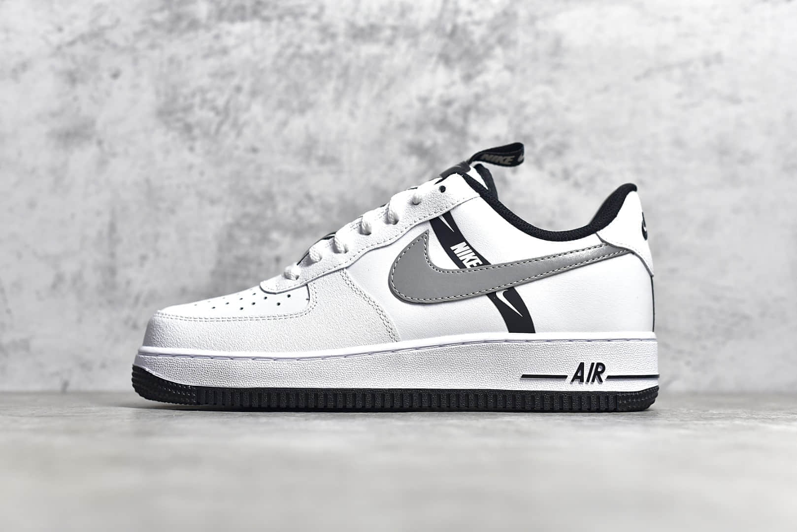 耐克空军一号串标反光板鞋 Nike Air Force 1 纯原版本耐克空军经典白色低帮 货号：CT4683-100