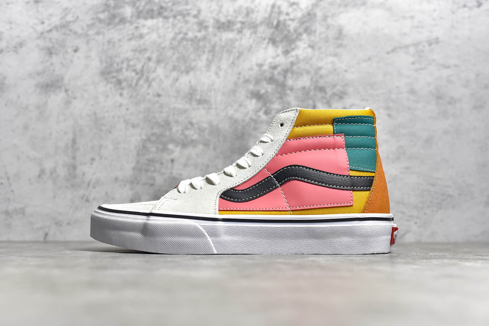 万斯SK8-HI阴阳鸳鸯高帮板鞋 DT纯原版本 莆田万斯工厂 万斯棋盘格高帮低帮休闲帆布鞋 货号:VN0A38GEVMF