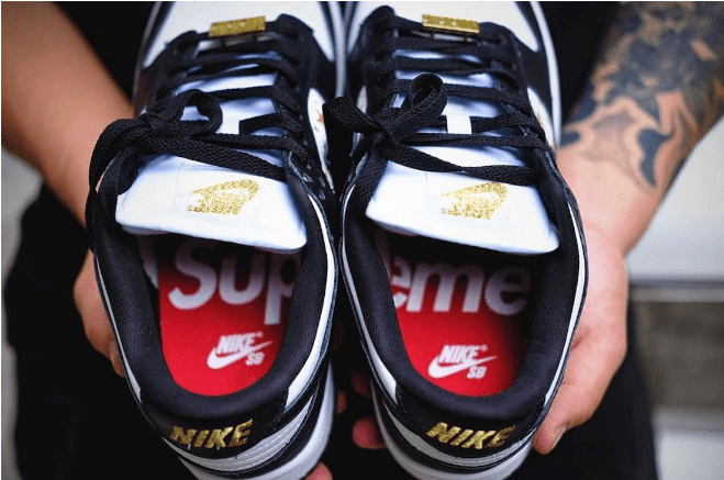 耐克Dunk SB SUP联名款板鞋 Supreme x Nike SB Dunk Low “Black Stars” 耐克Dunk鳄鱼皮低帮 货号:DH3228-102