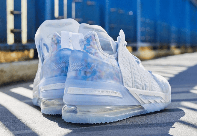 耐克詹姆斯18冰淇淋配色实物图 Nike LeBron 18 “Blue Tint” 耐克白蓝色实战球鞋 货号:CW3156-400