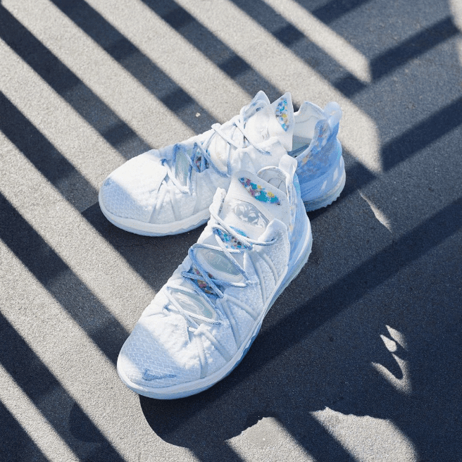 耐克詹姆斯18冰淇淋配色实物图 Nike LeBron 18 “Blue Tint” 耐克白蓝色实战球鞋 货号:CW3156-400