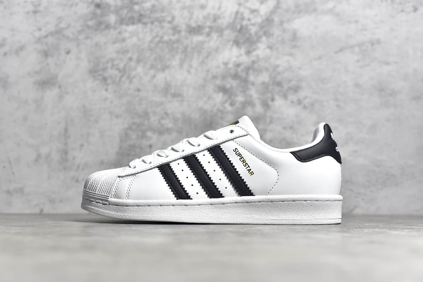 阿迪达斯三叶草贝壳头白黑金标板鞋 adidas Originals Superstar 纯原版本莆田顶级贝壳头货源 货号:EG4958