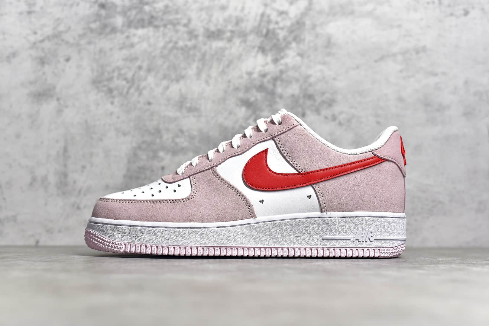 耐克空军情人节限定 NIKE Air Force 1 ‘07 QS 粉红情人节 耐克空军一号粉色低帮 货号:DD3384-600