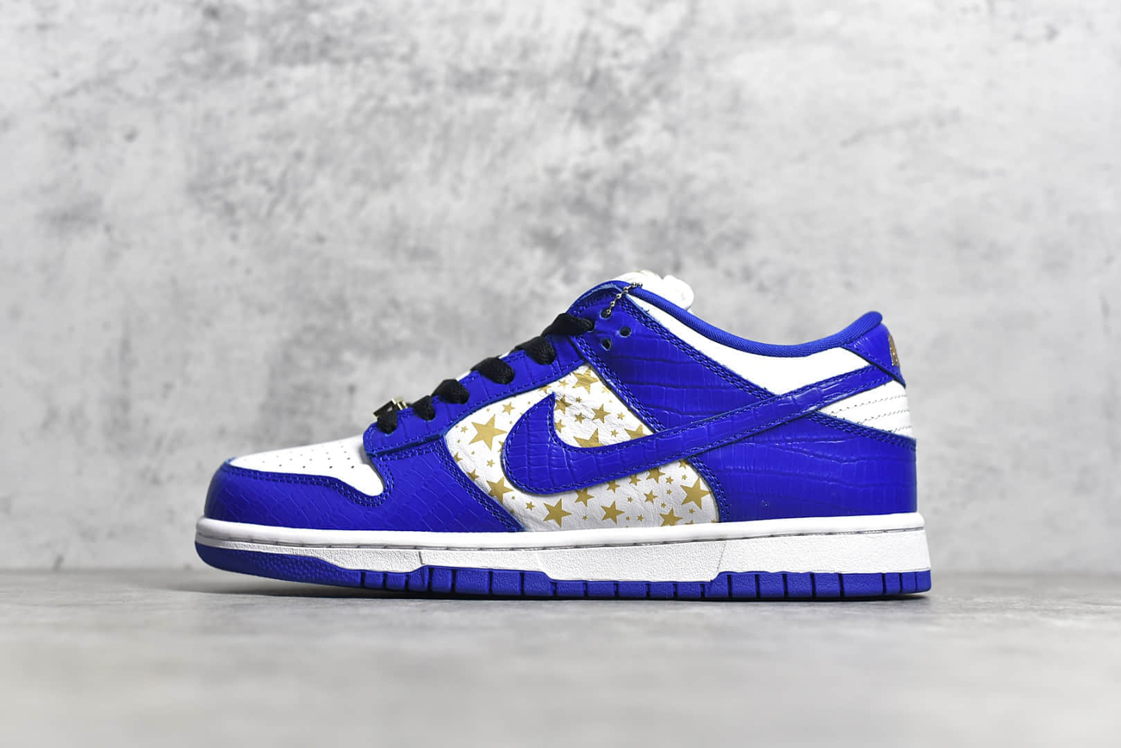 耐克Dunk SB SUP联名款 Supreme x Nike SB Dunk L ow "HyperRoyal"白金蓝 耐克Dunk SB白蓝星星低帮 货号:DH3228-100