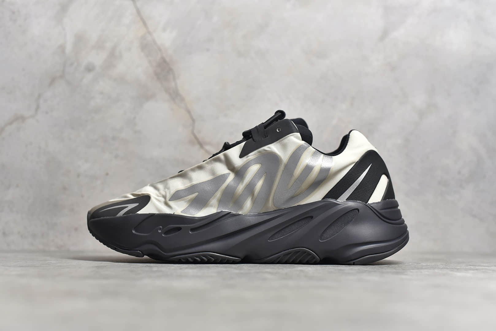 椰子700MNVN骨白OG纯原版本 adidas originals Yeezy Boost 700 MNVN Bone 椰子700反光 椰子700骨白 货号：FY3729