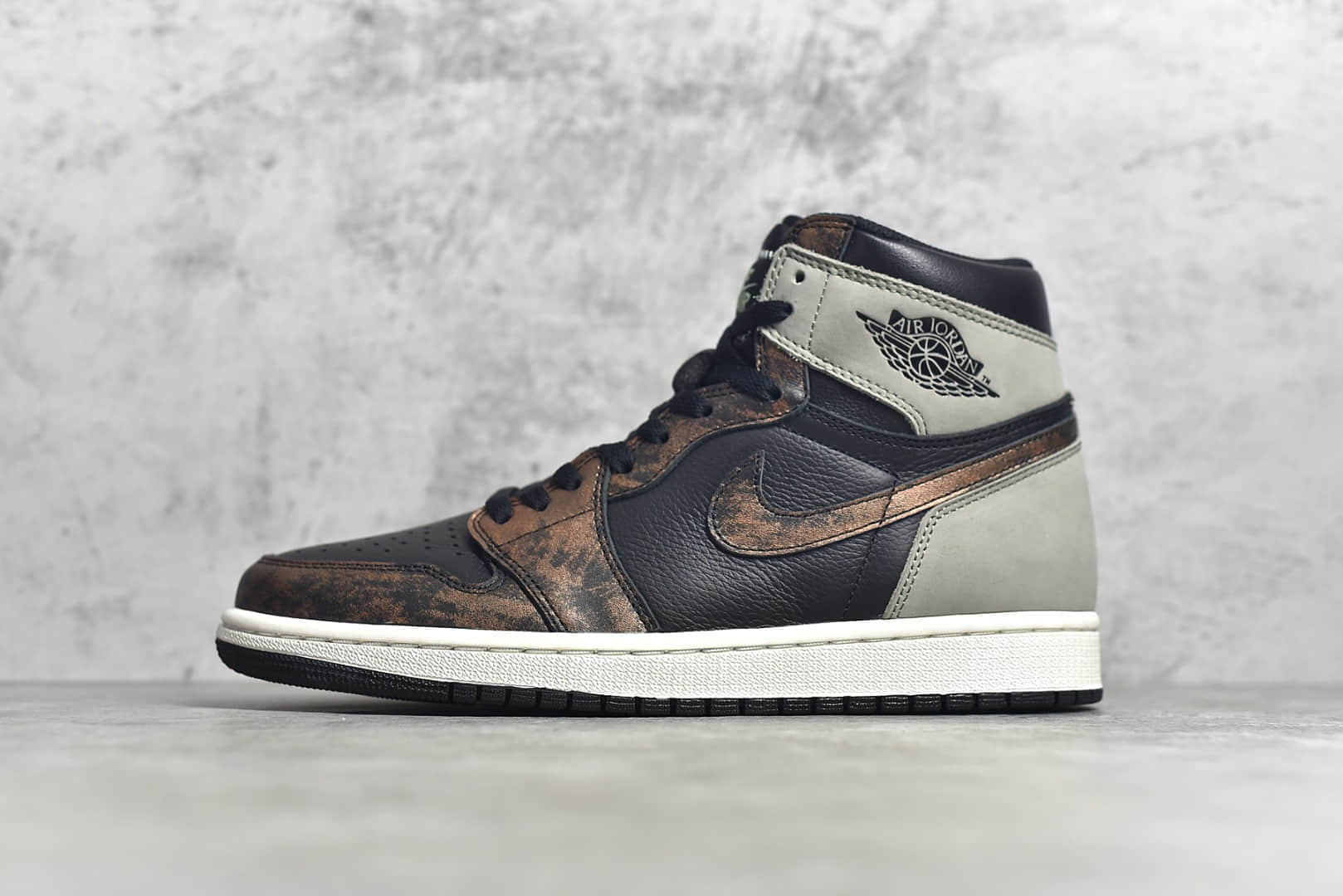AJ1古铜影子灰军装风格 Air Jordan 1 High OG High OG “Shadow” 老汪纯原版本供应 莆田AJ纯原版本 货号:555088-033