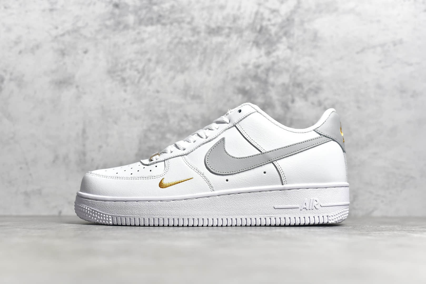耐克空军白灰色低帮 NIKE Air Force 1'07 Low 莆田CJ纯原版本耐克空军白色鞋面灰色勾荔枝皮 货号:CZ0270-106
