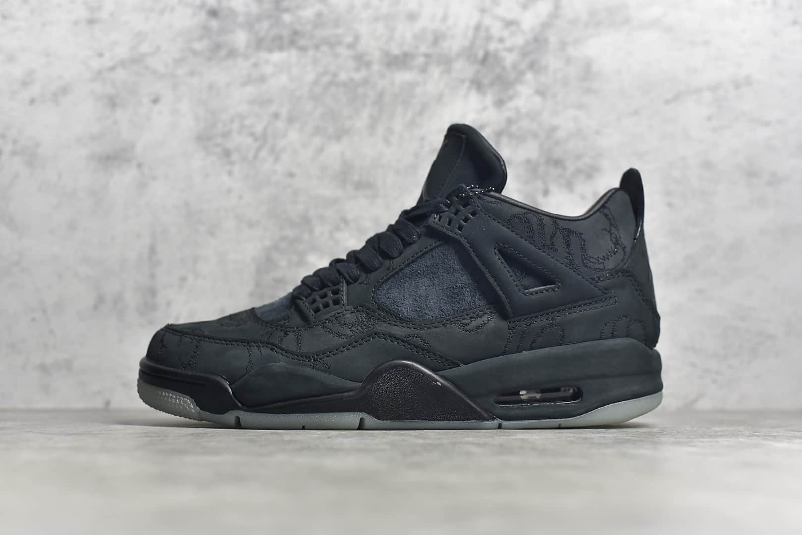 AJ4 Kaws联名黑色麂皮高帮 AJ1限量版天价鞋 Air Jordan 4 Kaws Black黑色AJ复刻 货号:930155-001