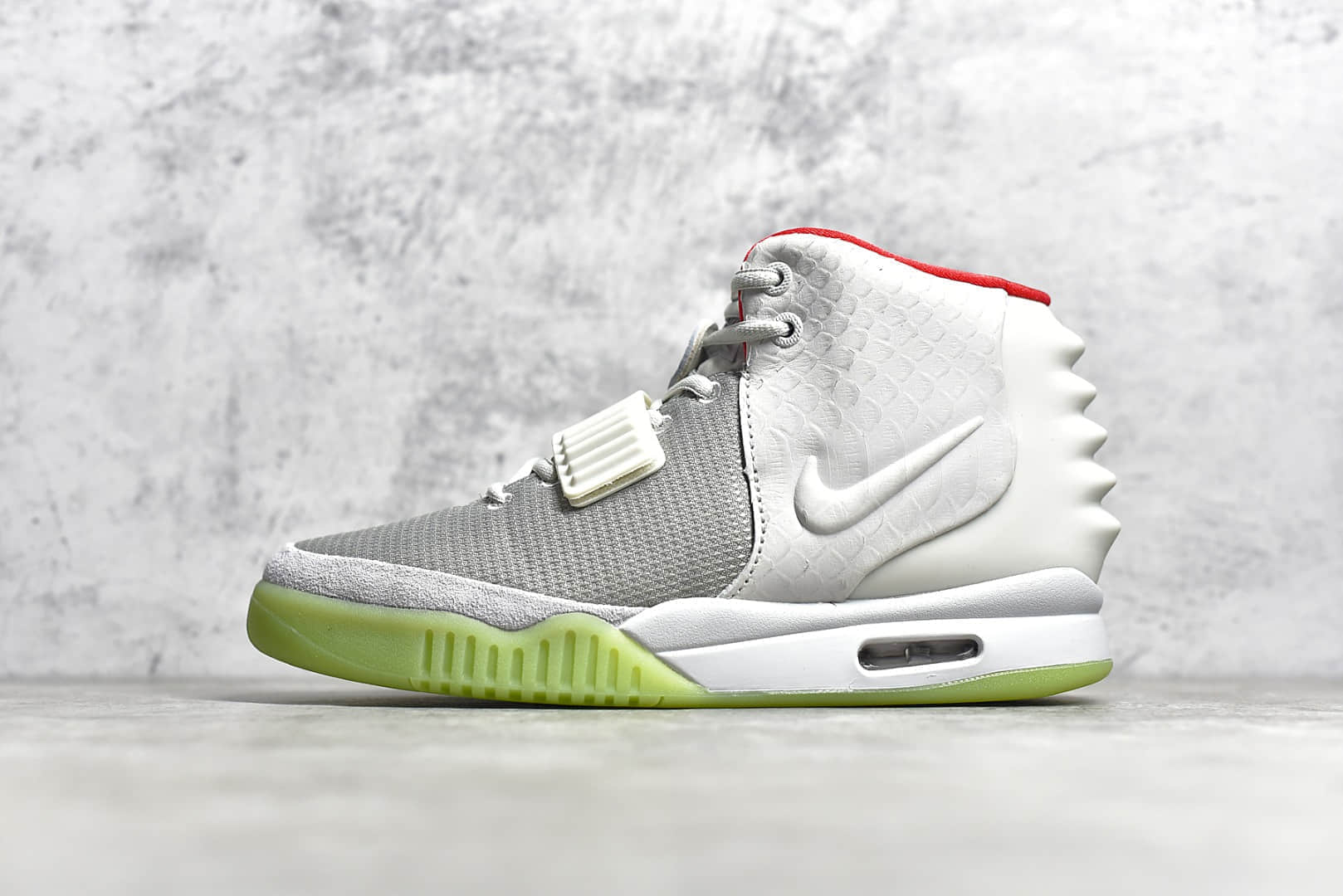 耐克椰子灰白色椰子球鞋 NIKE AIR YEEZY 2 NRG KANYE WEST 灰白 耐克椰子莆田纯原复刻Nike Air Yeezy 2 货号:508214-010