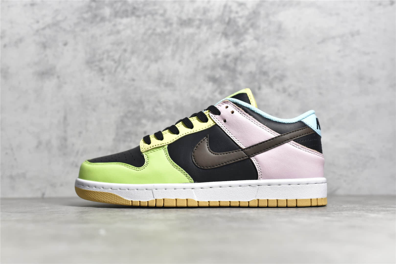 耐克Dunk紫黑绿拼接鸳鸯板鞋 NIKE DUNK LOW SE FREE 99 GS 耐克Dunk鸳鸯板鞋 耐克滑板鞋 货号：CZ2496-001